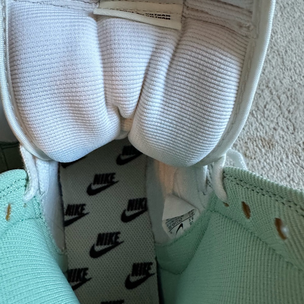 Nike Women’s Dunk 1985 High-Top Sneakers in Green and White - Picture 4 of 7